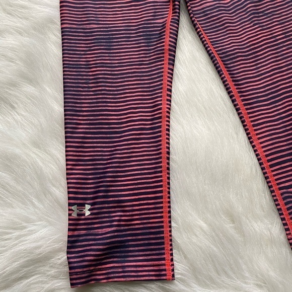 Under Armour Capri Leggings Womens Size Small Compression HearGear - Picture 3 of 6